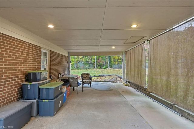 2104 BRICKHAVEN Drive, Greensboro, NC 27407