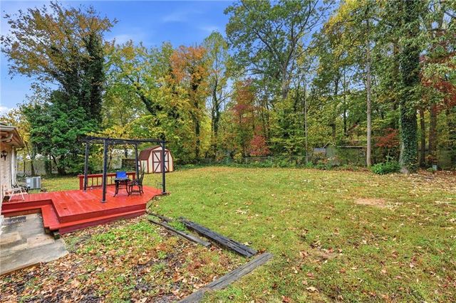 2104 BRICKHAVEN Drive, Greensboro, NC 27407