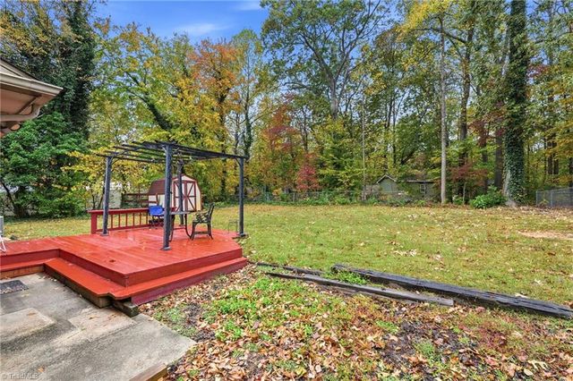 2104 BRICKHAVEN Drive, Greensboro, NC 27407