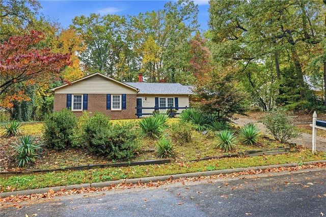 2104 BRICKHAVEN Drive, Greensboro, NC 27407