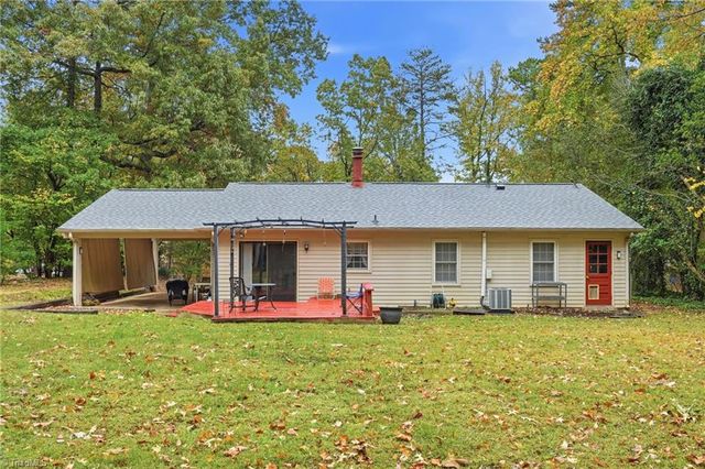 2104 BRICKHAVEN Drive, Greensboro, NC 27407