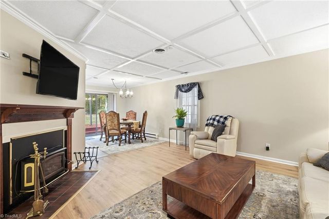 2104 BRICKHAVEN Drive, Greensboro, NC 27407