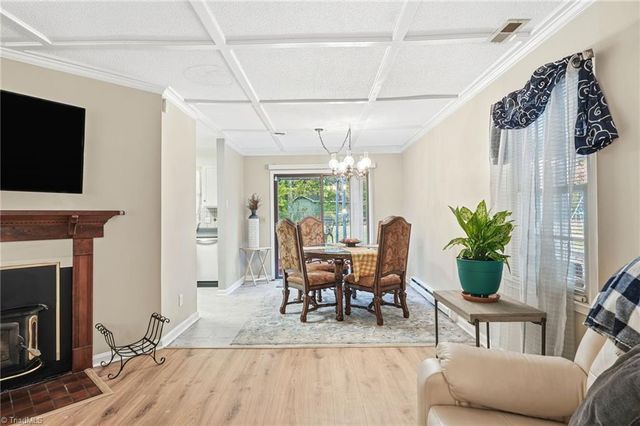 2104 BRICKHAVEN Drive, Greensboro, NC 27407