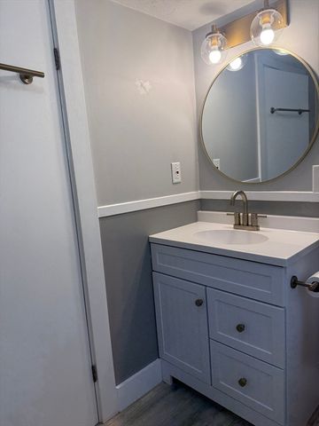 12 Lincoln Pl 2, Natick, MA 01760