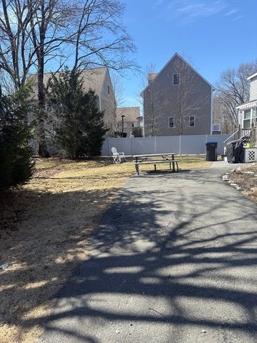 12 Lincoln Pl 2, Natick, MA 01760