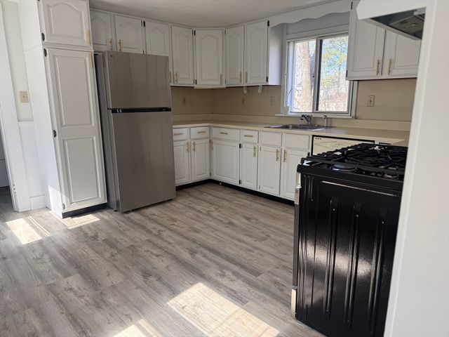 12 Lincoln Pl 2, Natick, MA 01760