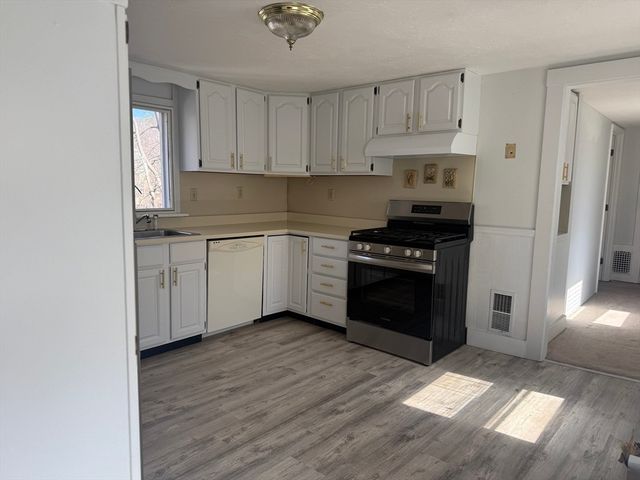 12 Lincoln Pl 2, Natick, MA 01760