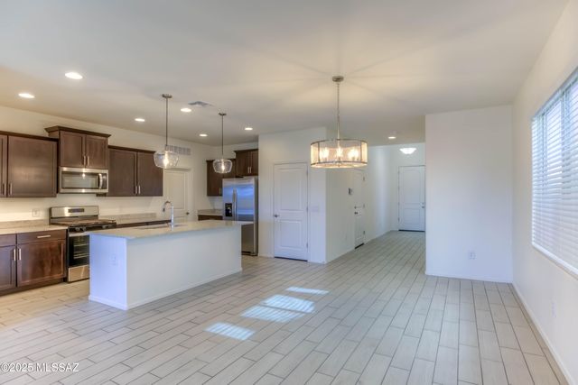 7781 S Candlepine Drive, Tucson, AZ 85757