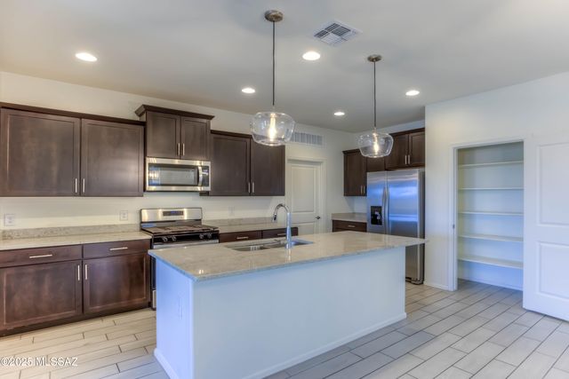 7781 S Candlepine Drive, Tucson, AZ 85757