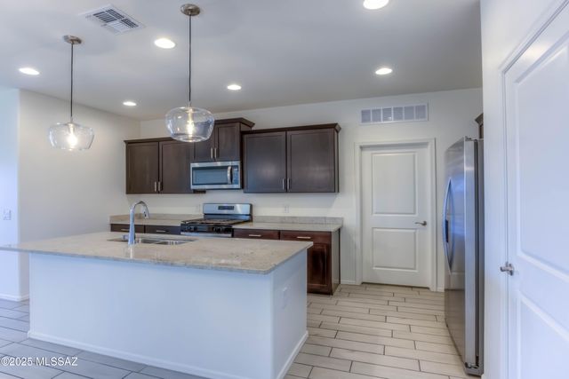 7781 S Candlepine Drive, Tucson, AZ 85757