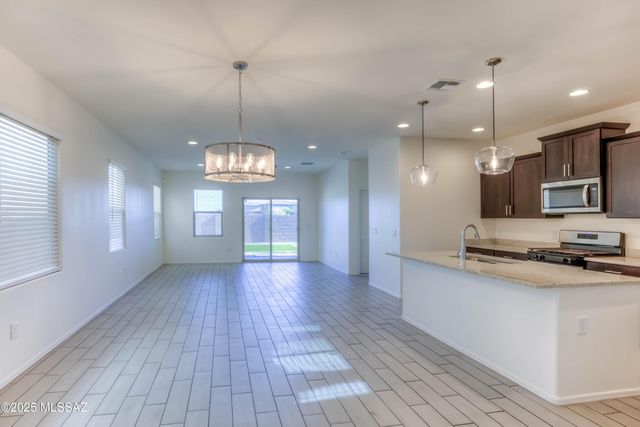 7781 S Candlepine Drive, Tucson, AZ 85757