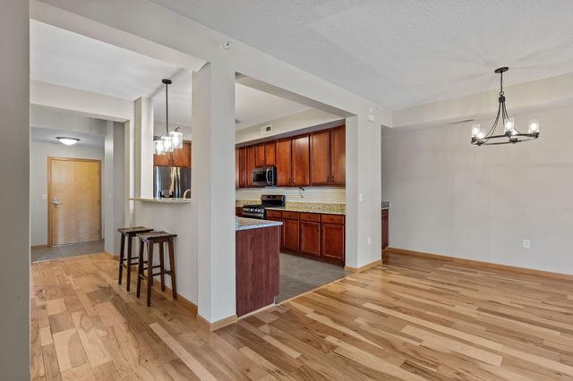 825 Berry Street 103, Saint Paul, MN 55114