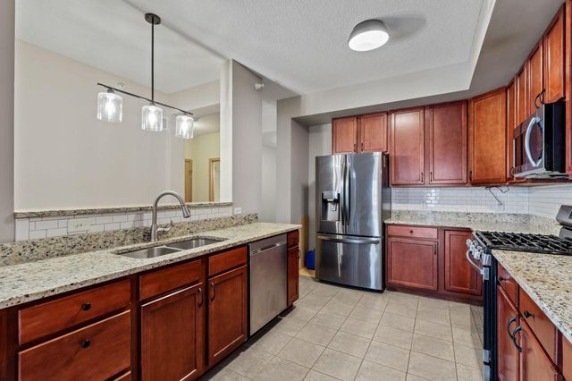 825 Berry Street 103, Saint Paul, MN 55114
