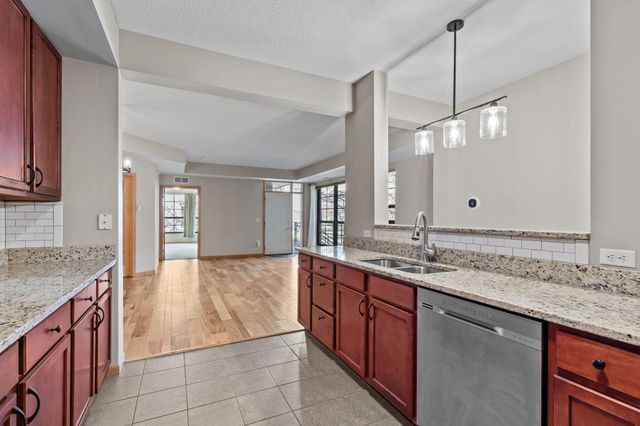 825 Berry Street 103, Saint Paul, MN 55114
