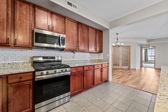 825 Berry Street 103, Saint Paul, MN 55114