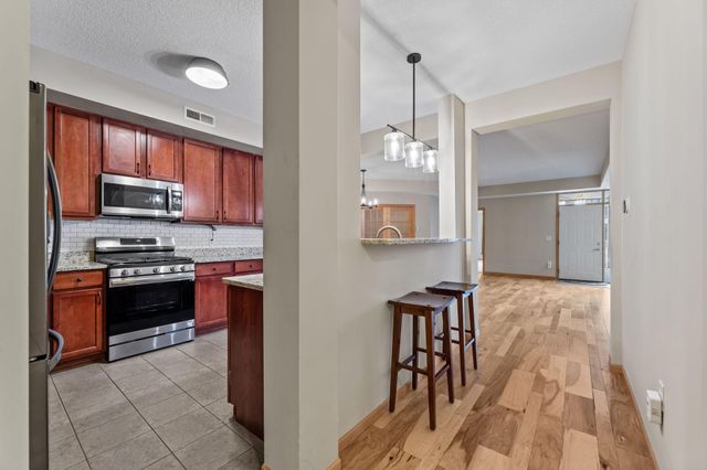 825 Berry Street 103, Saint Paul, MN 55114