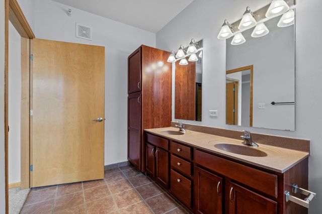 825 Berry Street 103, Saint Paul, MN 55114