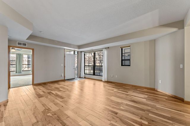 825 Berry Street 103, Saint Paul, MN 55114