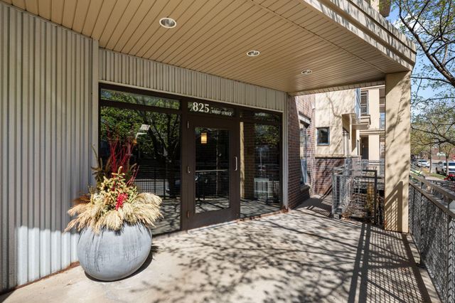 825 Berry Street 103, Saint Paul, MN 55114