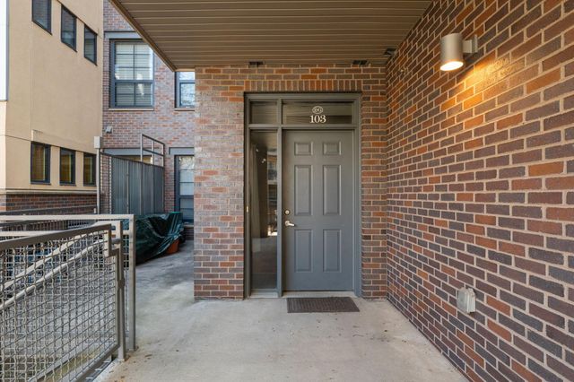 825 Berry Street 103, Saint Paul, MN 55114
