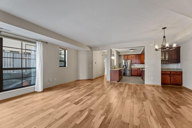 825 Berry Street 103, Saint Paul, MN 55114