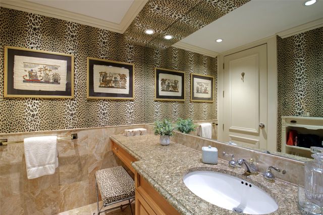 111 Cherry Valley Avenue PH3, Garden City, NY 11530