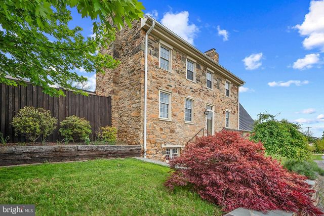 20597 AIRMONT RD, Bluemont, VA 20135