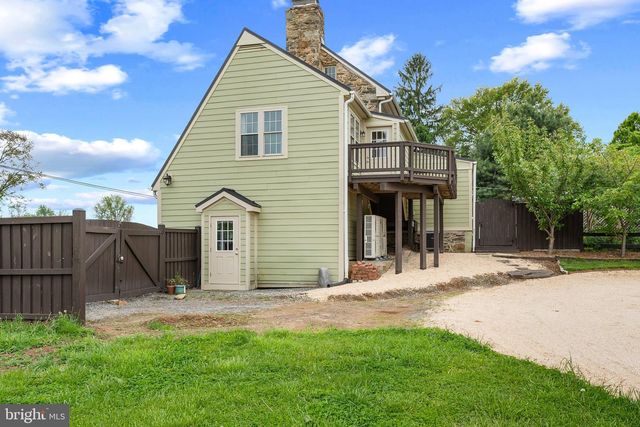 20597 AIRMONT RD, Bluemont, VA 20135