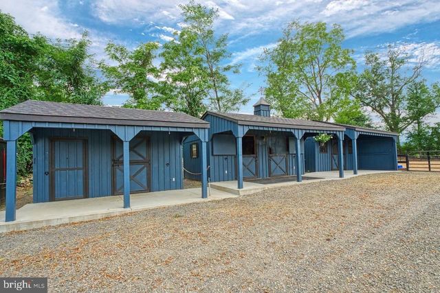20597 AIRMONT RD, Bluemont, VA 20135