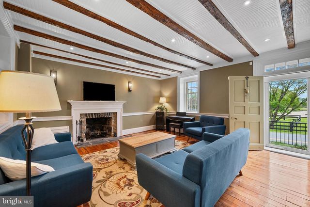 20597 AIRMONT RD, Bluemont, VA 20135