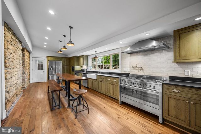 20597 AIRMONT RD, Bluemont, VA 20135