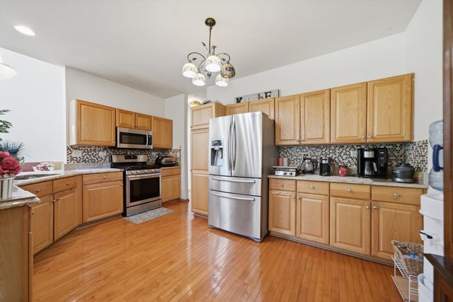 24 Stonegate Lane, Streamwood, IL 60107