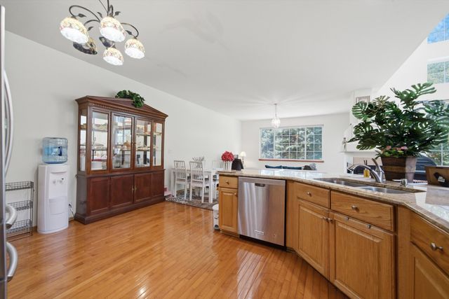 24 Stonegate Lane, Streamwood, IL 60107
