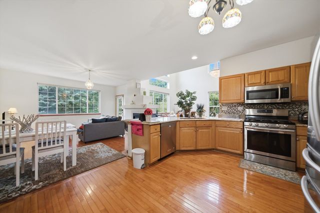 24 Stonegate Lane, Streamwood, IL 60107