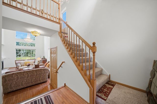 24 Stonegate Lane, Streamwood, IL 60107