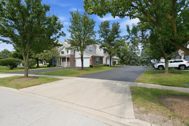 24 Stonegate Lane, Streamwood, IL 60107