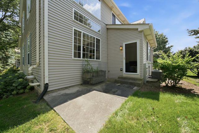 24 Stonegate Lane, Streamwood, IL 60107
