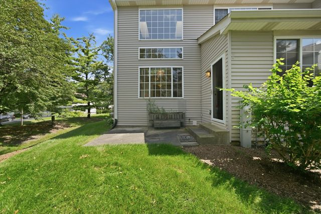 24 Stonegate Lane, Streamwood, IL 60107