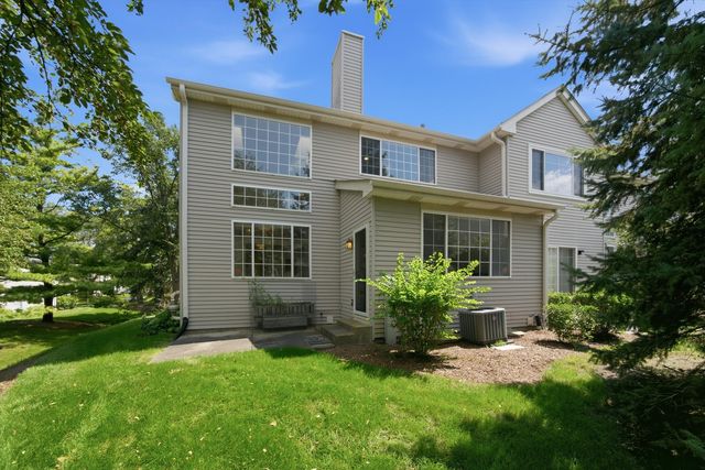 24 Stonegate Lane, Streamwood, IL 60107