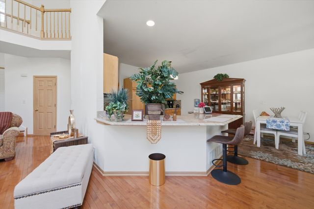 24 Stonegate Lane, Streamwood, IL 60107