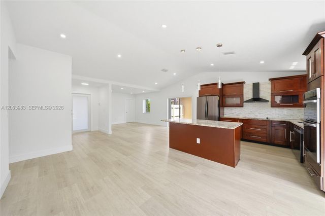 6136 NW 181st Terr Cir W, Hialeah, FL 33015