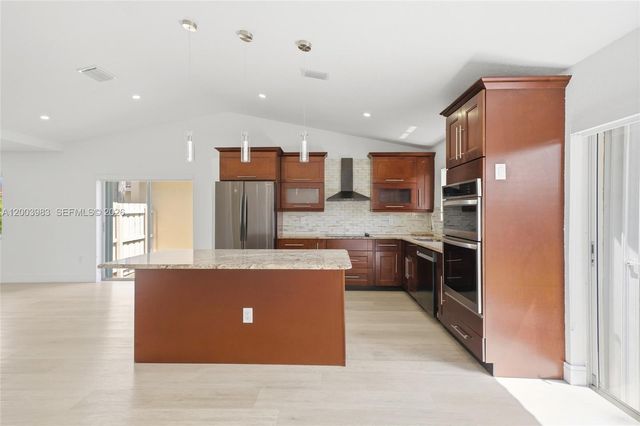 6136 NW 181st Terr Cir W, Hialeah, FL 33015