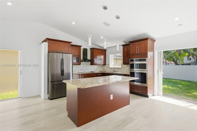 6136 NW 181st Terr Cir W, Hialeah, FL 33015