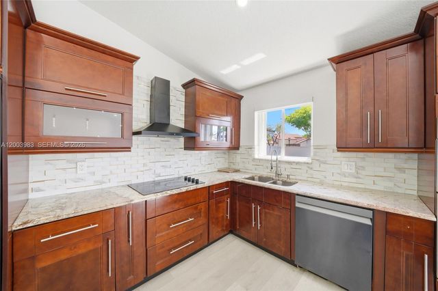 6136 NW 181st Terr Cir W, Hialeah, FL 33015