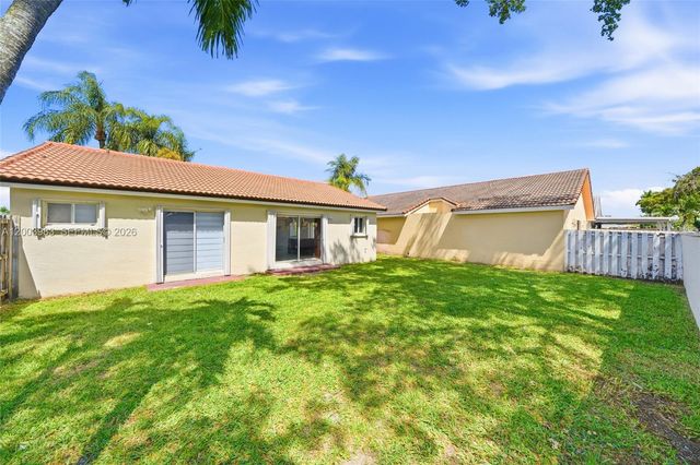 6136 NW 181st Terr Cir W, Hialeah, FL 33015