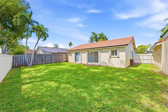 6136 NW 181st Terr Cir W, Hialeah, FL 33015