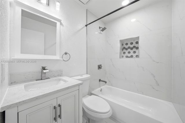 6136 NW 181st Terr Cir W, Hialeah, FL 33015