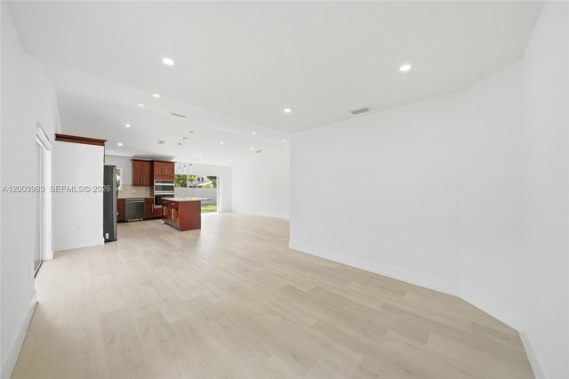 6136 NW 181st Terr Cir W, Hialeah, FL 33015