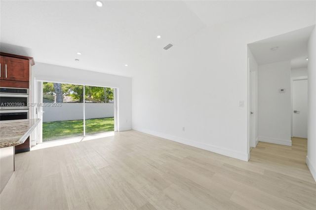 6136 NW 181st Terr Cir W, Hialeah, FL 33015