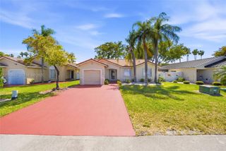 6136 NW 181st Terr Cir W, Hialeah, FL 33015